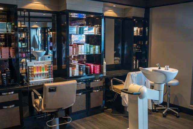 Jak rozreklamować salon fryzjerski i przyciągnąć więcej klientów Jak rozreklamować salon fryzjerski i przyciągnąć więcej klientów