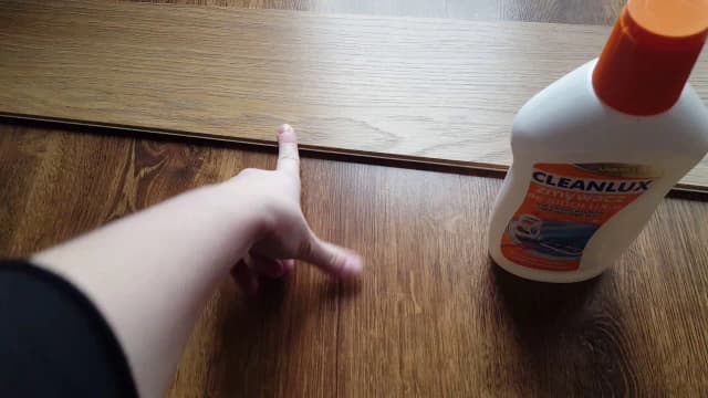 Jak skutecznie zmyć Sidolux z paneli domowym sposobem bez uszkodzeń Jak skutecznie zmyć Sidolux z paneli domowym sposobem bez uszkodzeń